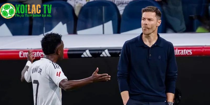 Vinicius Junior quan hệ căng thẳng với HLV Xabi Alonso Vinicius Junior quan hệ căng thẳng với HLV Xabi Alonso